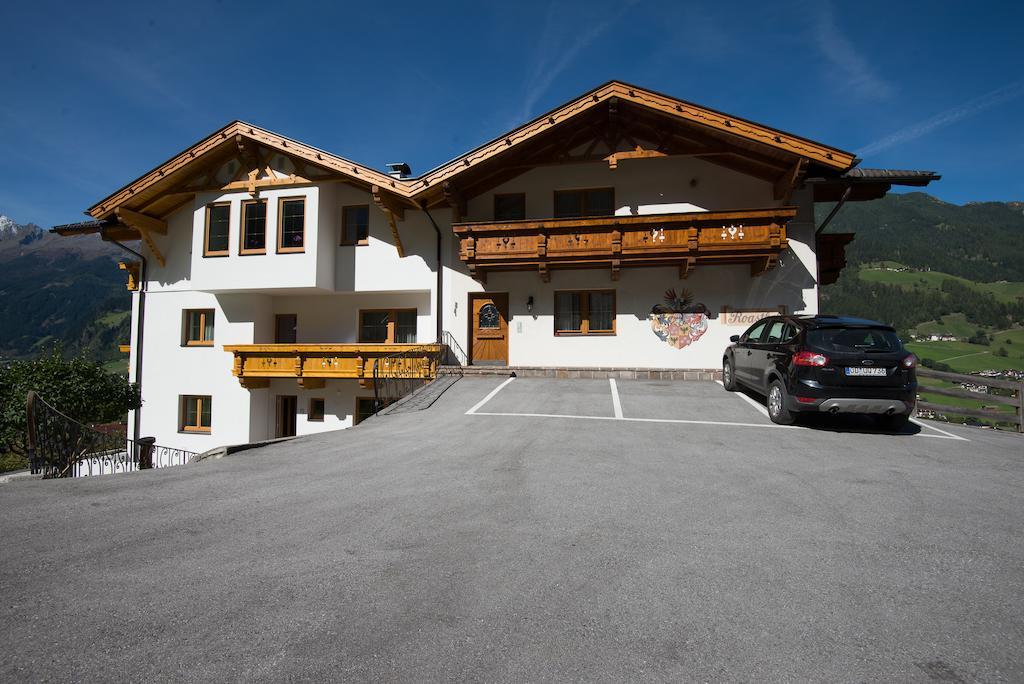 Appartementhaus Pinnisblick Neustift im Stubaital Luaran gambar